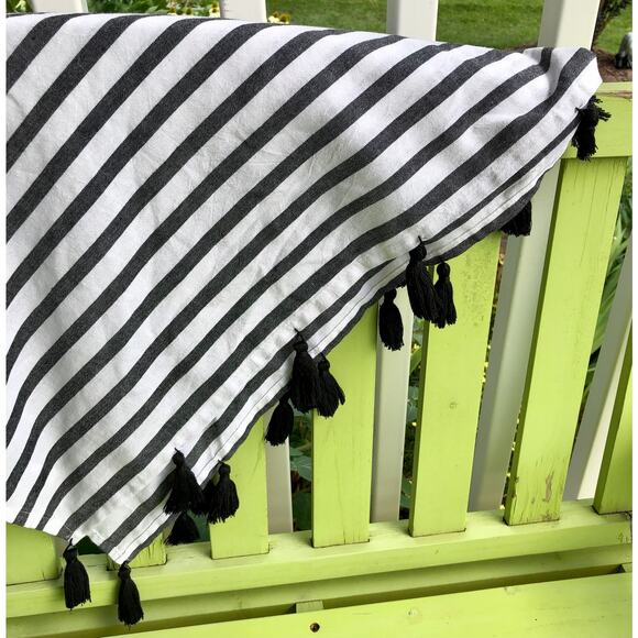 Coco + Kiwi Modern, Minimal Throw - Picture 1 of 10